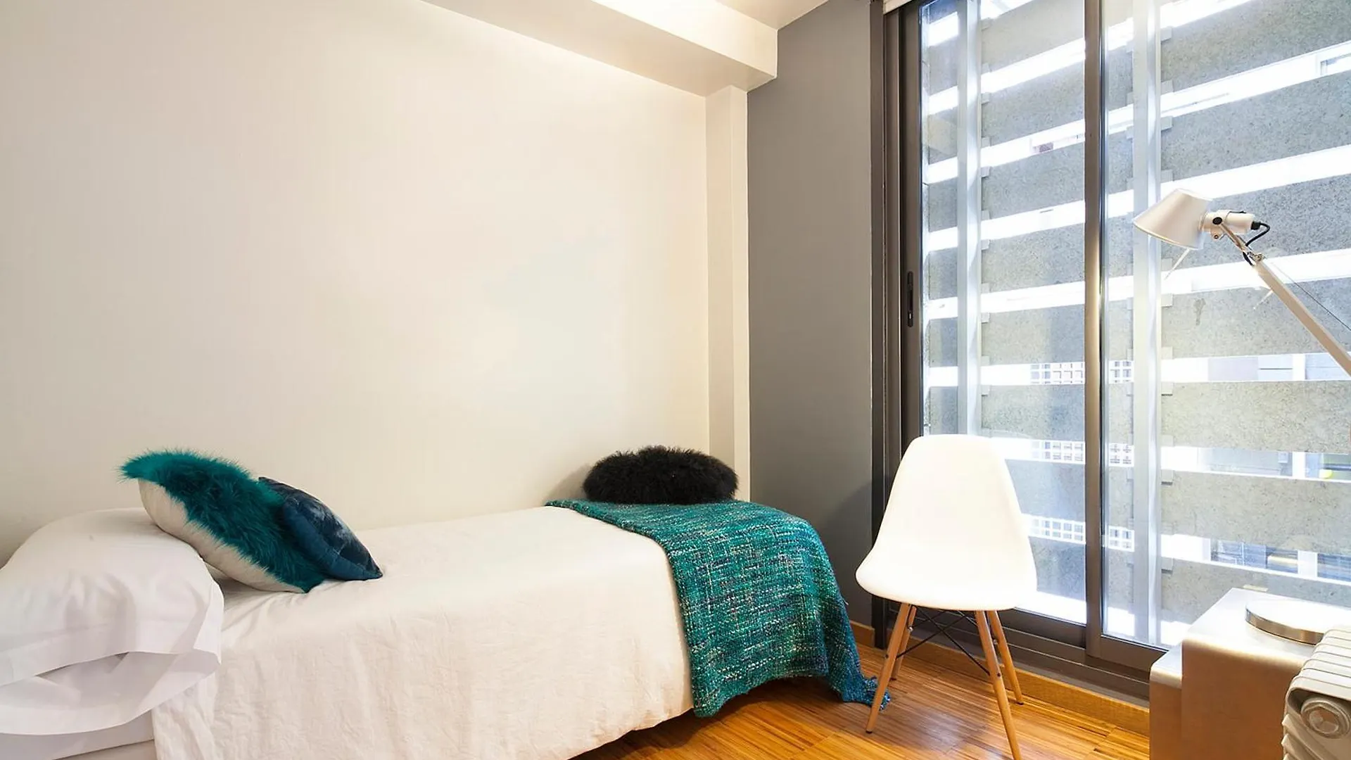 My Space Emirates - Charming Duplex In Barcelona Ideal For Families Or Friends 0*,  Spagna