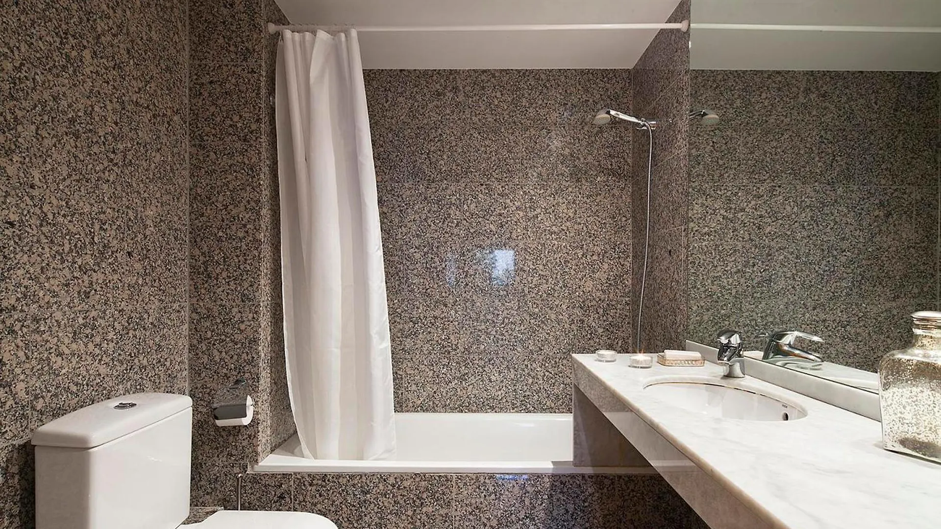 My Space Emirates - Charming Duplex In Barcelona Ideal For Families Or Friends