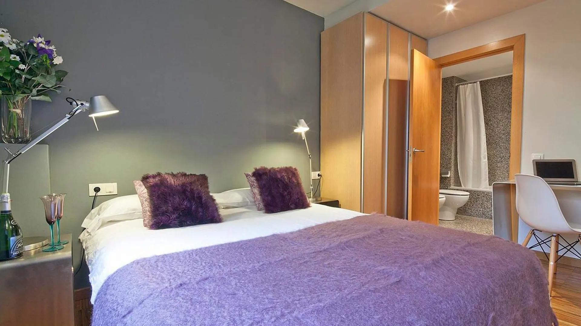 Апартаменты My Space Emirates - Charming Duplex In Barcelona Ideal For Families Or Friends Испания