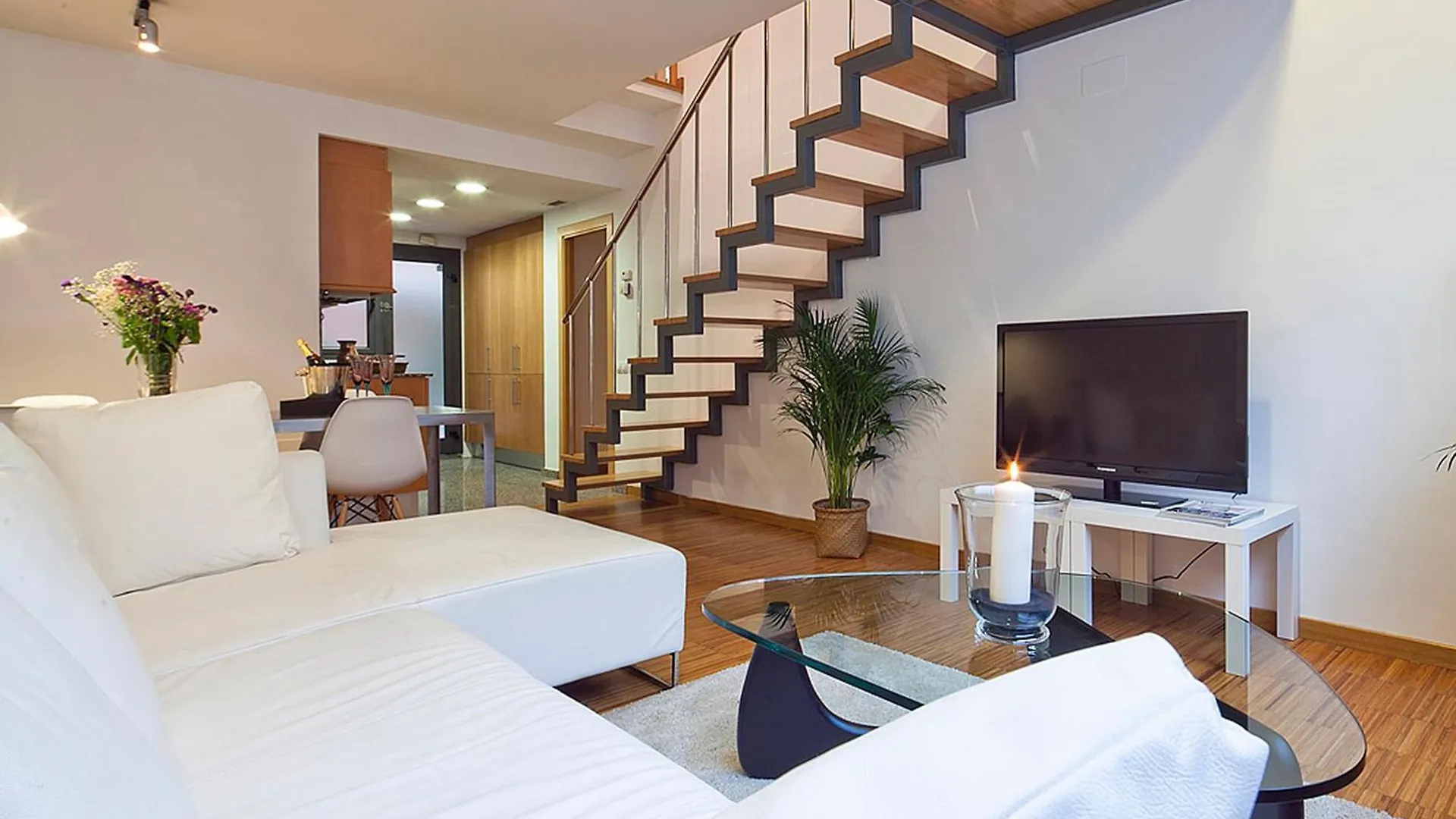 My Space Emirates - Charming Duplex In Barcelona Ideal For Families Or Friends