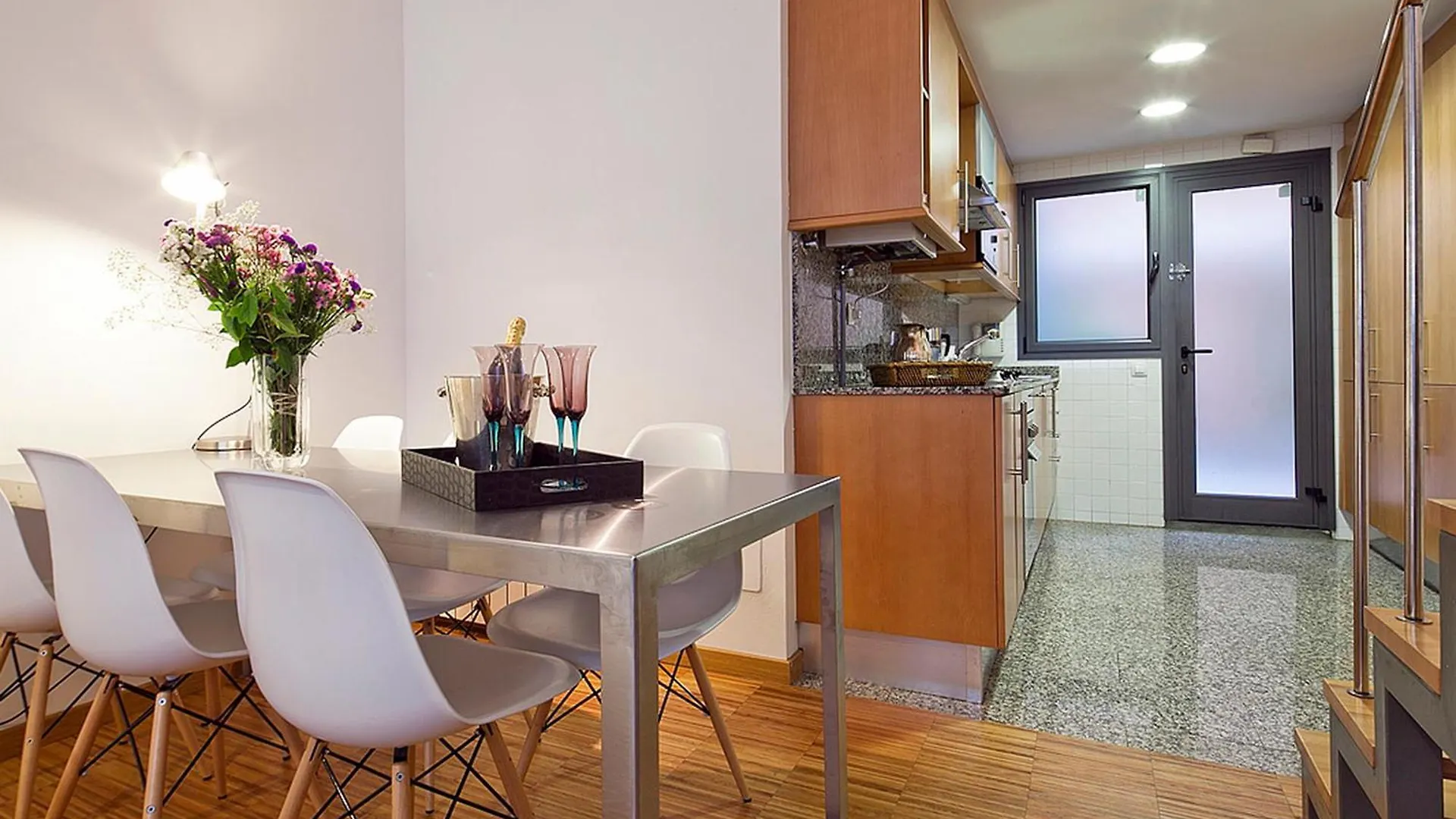 My Space Emirates - Charming Duplex In Barcelona Ideal For Families Or Friends
